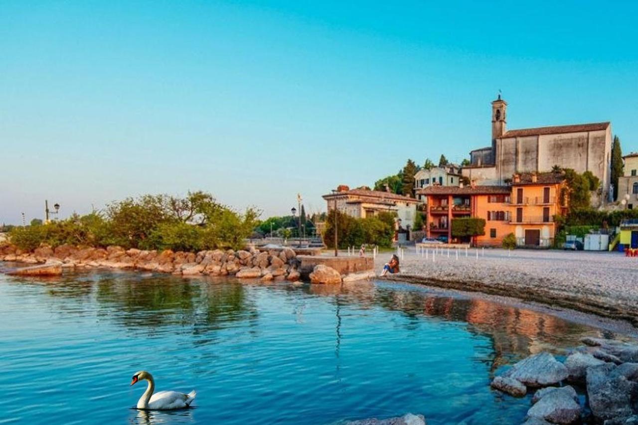 Appartement Luminoso Trilocale Con Piscina E Giardino Privato à Desenzano del Garda Extérieur photo