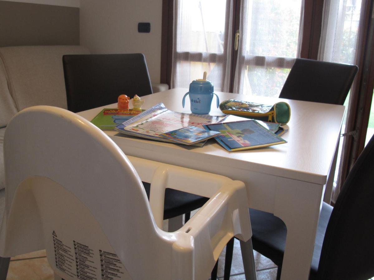 Appartement Luminoso Trilocale Con Piscina E Giardino Privato à Desenzano del Garda Extérieur photo