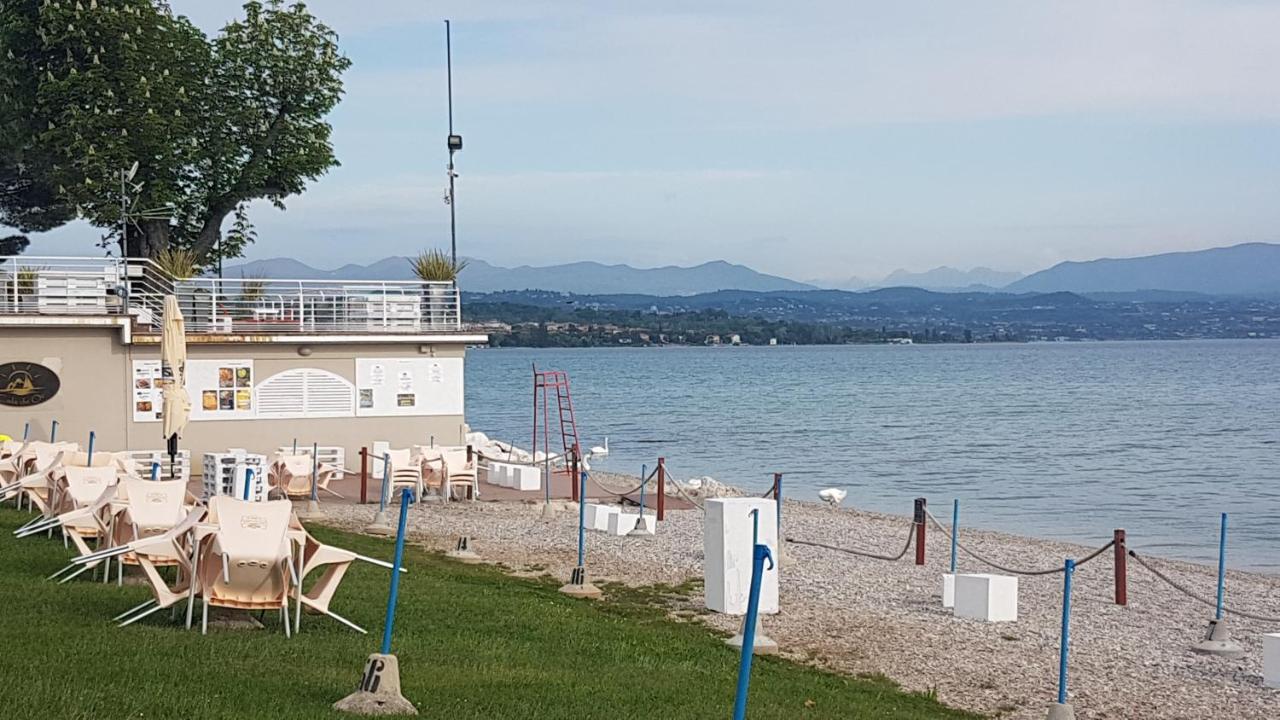 Appartement Luminoso Trilocale Con Piscina E Giardino Privato à Desenzano del Garda Extérieur photo