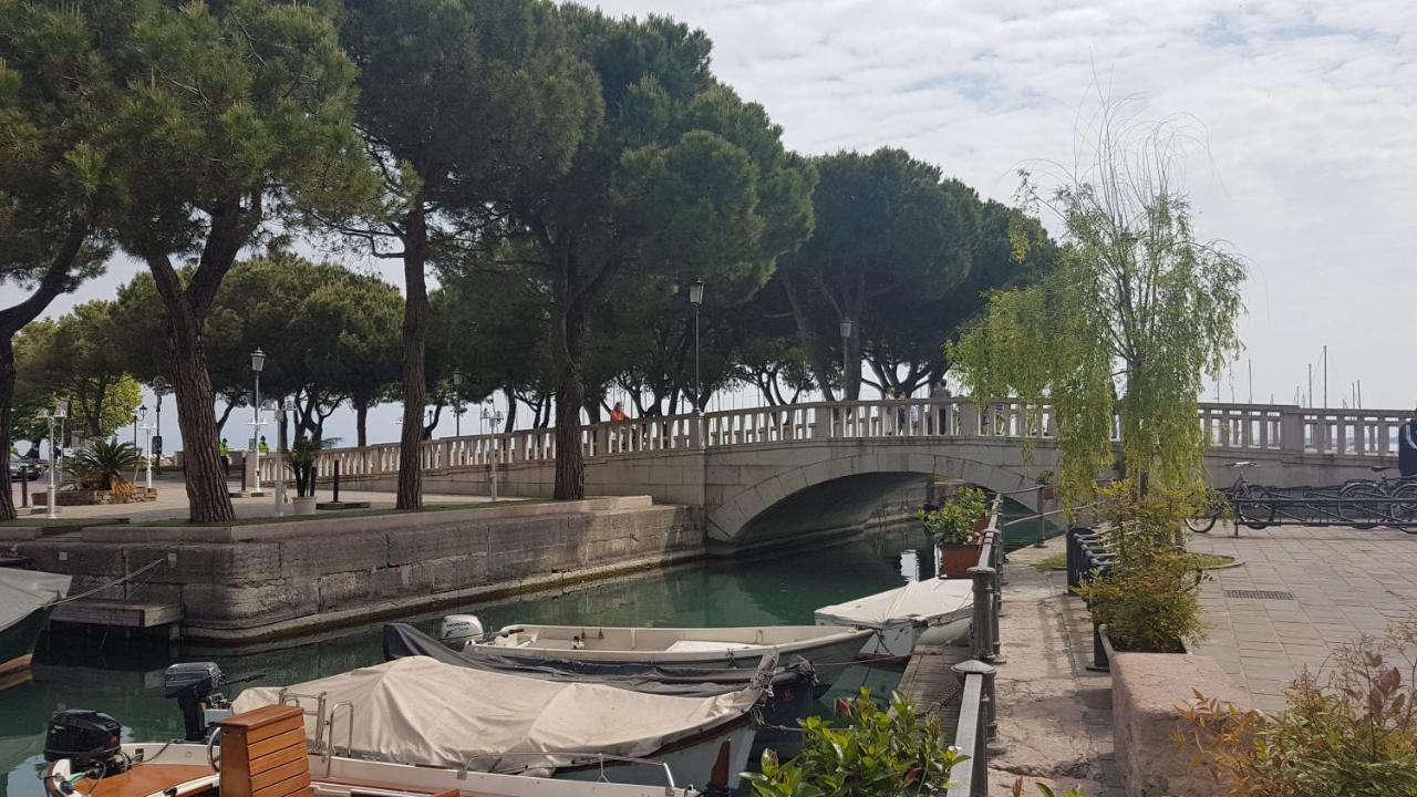Appartement Luminoso Trilocale Con Piscina E Giardino Privato à Desenzano del Garda Extérieur photo