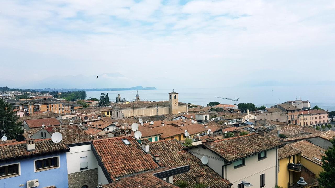 Appartement Luminoso Trilocale Con Piscina E Giardino Privato à Desenzano del Garda Extérieur photo