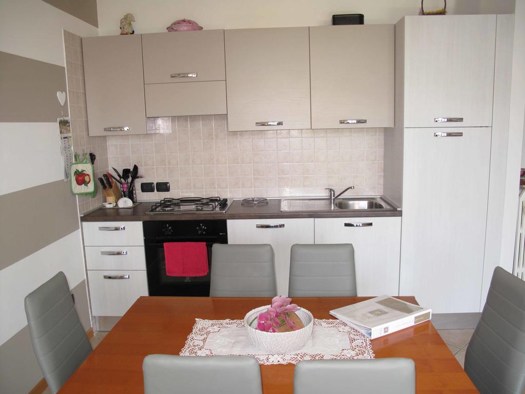 Appartement Luminoso Trilocale Con Piscina E Giardino Privato à Desenzano del Garda Extérieur photo
