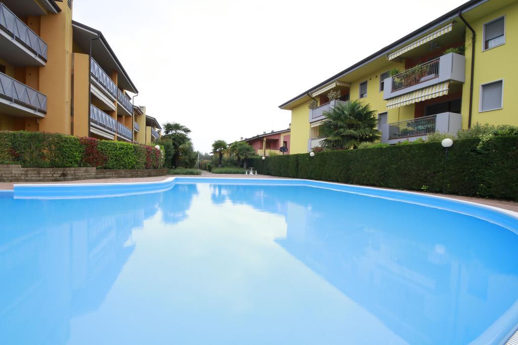 Appartement Luminoso Trilocale Con Piscina E Giardino Privato à Desenzano del Garda Extérieur photo