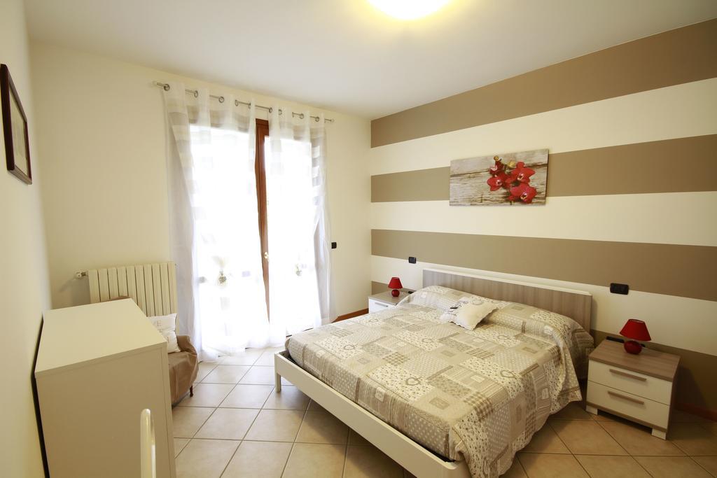 Appartement Luminoso Trilocale Con Piscina E Giardino Privato à Desenzano del Garda Extérieur photo