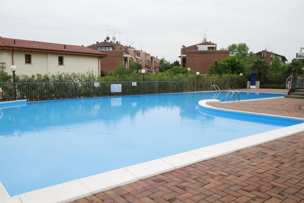 Appartement Luminoso Trilocale Con Piscina E Giardino Privato à Desenzano del Garda Extérieur photo