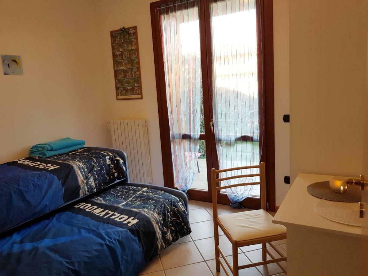 Appartement Luminoso Trilocale Con Piscina E Giardino Privato à Desenzano del Garda Extérieur photo