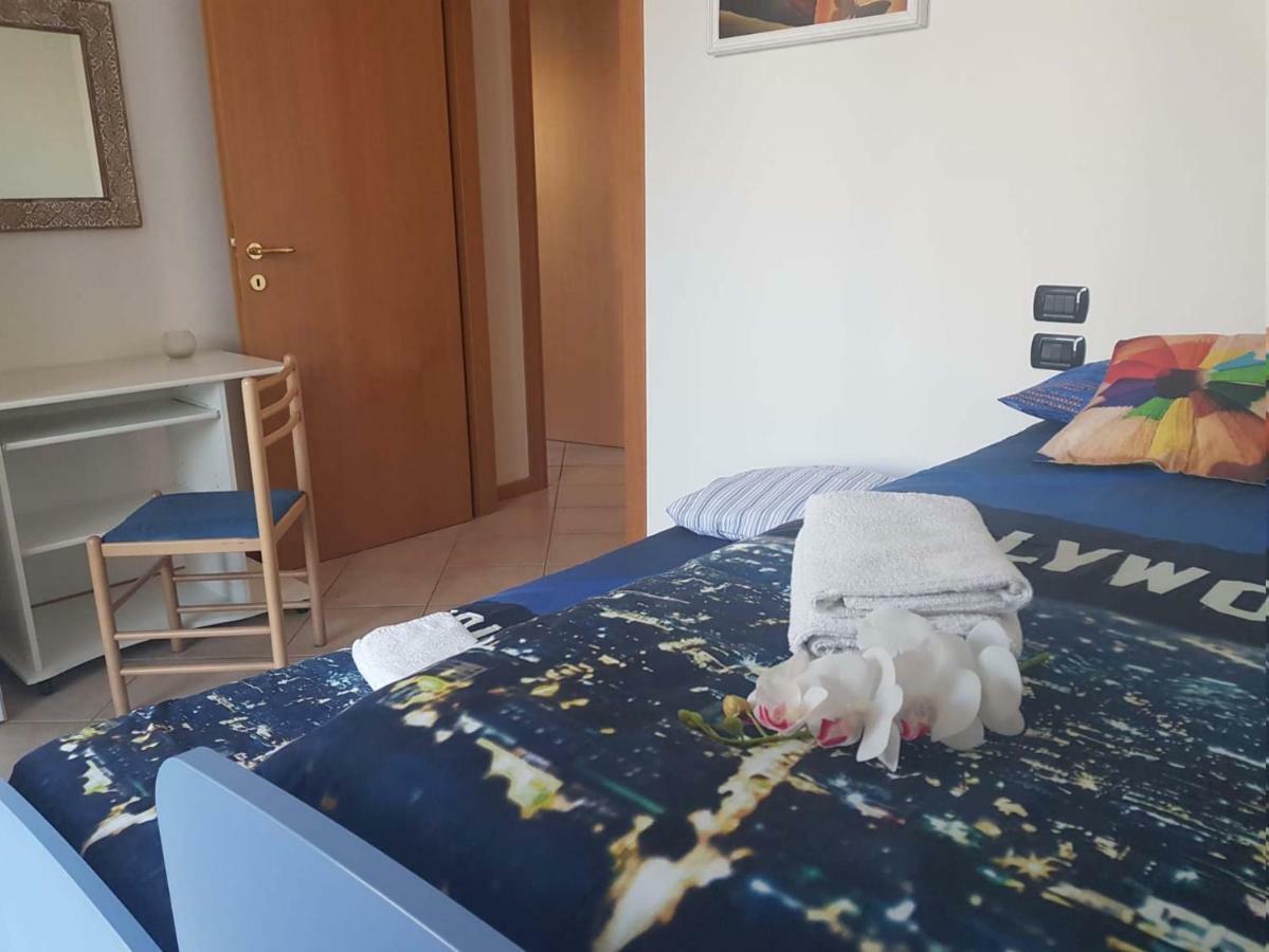 Appartement Luminoso Trilocale Con Piscina E Giardino Privato à Desenzano del Garda Extérieur photo