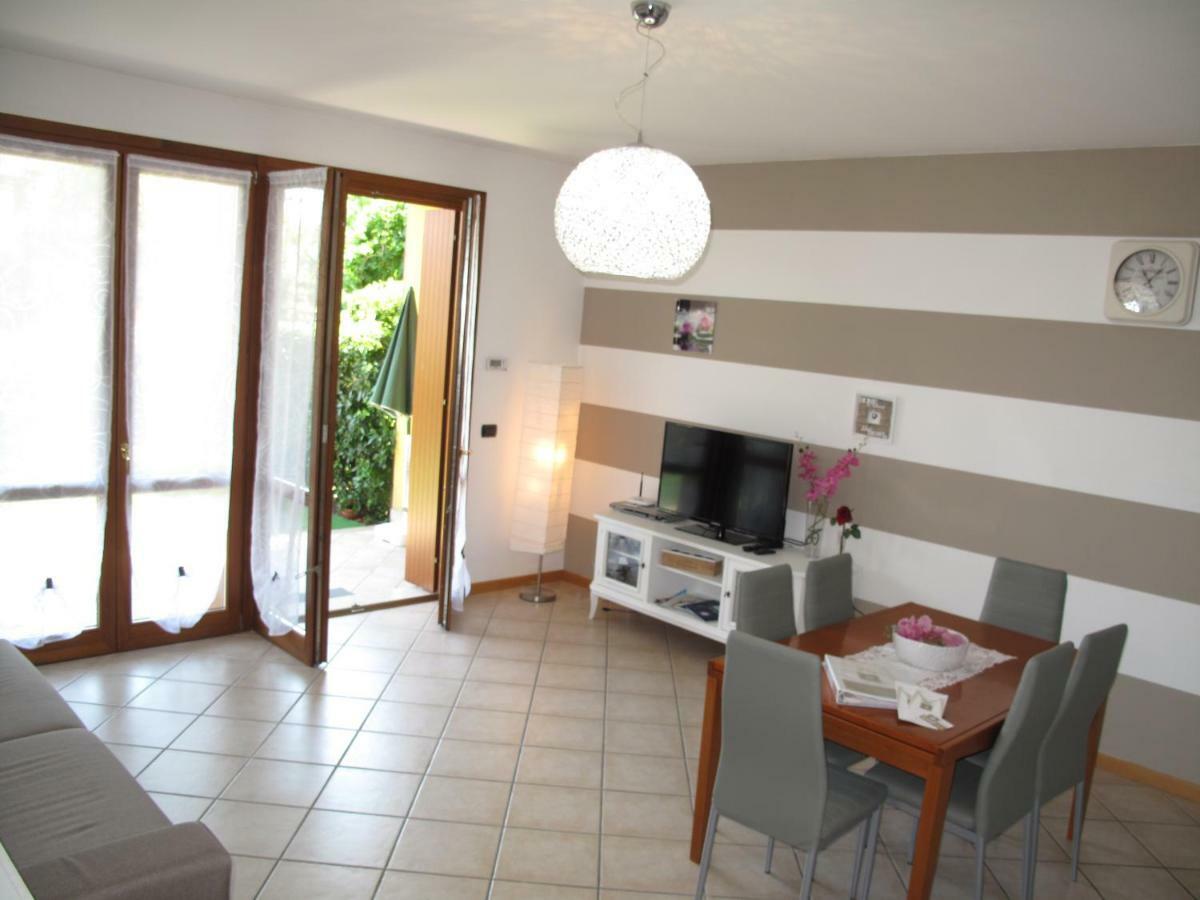 Appartement Luminoso Trilocale Con Piscina E Giardino Privato à Desenzano del Garda Extérieur photo