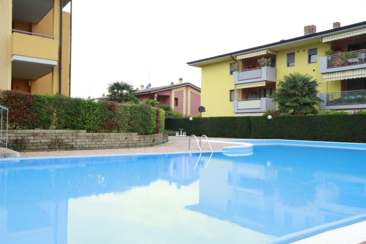 Appartement Luminoso Trilocale Con Piscina E Giardino Privato à Desenzano del Garda Extérieur photo